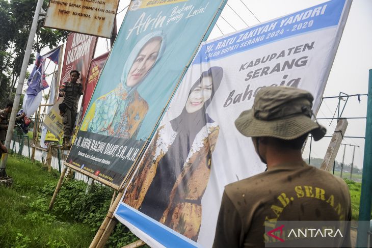 Penertiban alat peraga kampanye di Kabupaten Serang