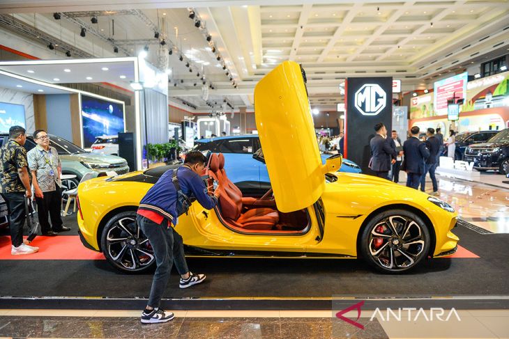 Pameran otomotif GIIAS 2024 di Bandung