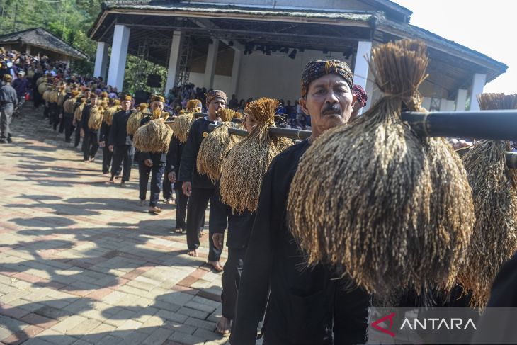 Gelaran tradisi Seren Taun Kasepuhan Cisungsang