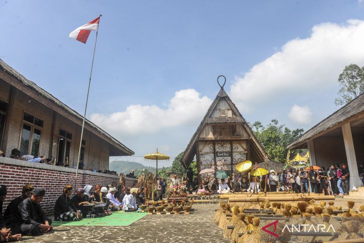 Gelaran tradisi Seren Taun Kasepuhan Cisungsang