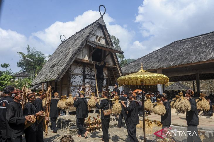 Gelaran tradisi Seren Taun Kasepuhan Cisungsang