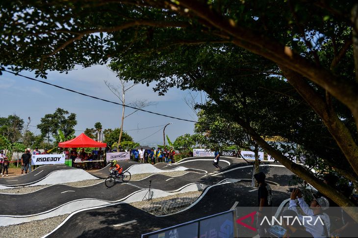 Kejuaraan pump track race di Bandung