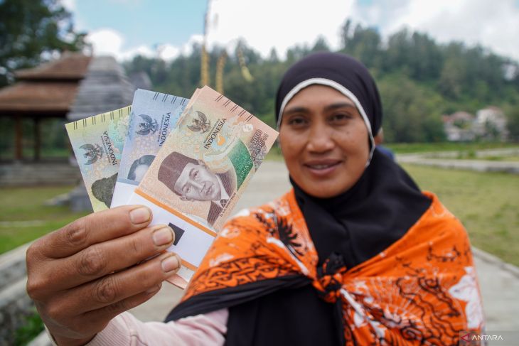 Penukaran uang kas keliling di daerah LATC