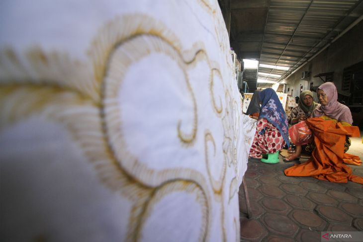 Batik tulis Sari Kenongo khas Sidoarjo 