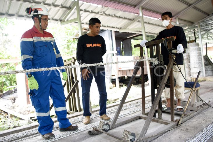 Pengolahan limbah tali kapal di Muara Badak