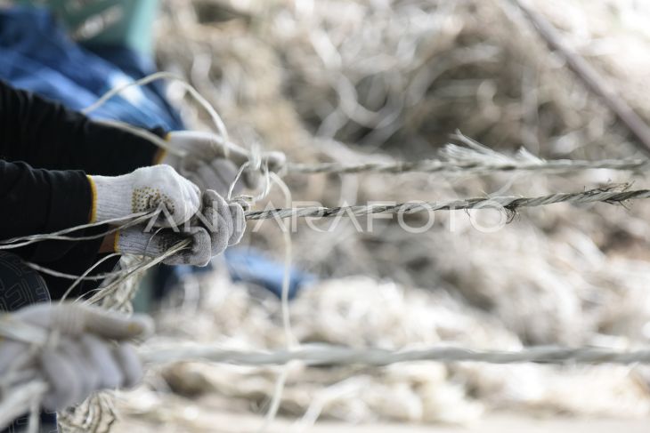 Pengolahan limbah tali kapal di Muara Badak