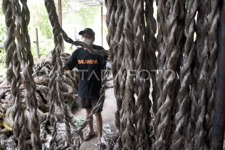 Pengolahan limbah tali kapal di Muara Badak