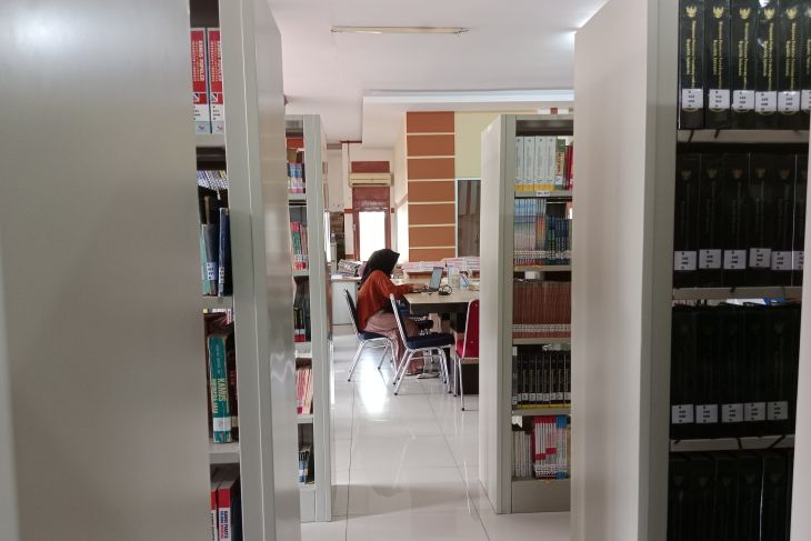 Aktivitas pengunjung di Perpustakaan Daerah