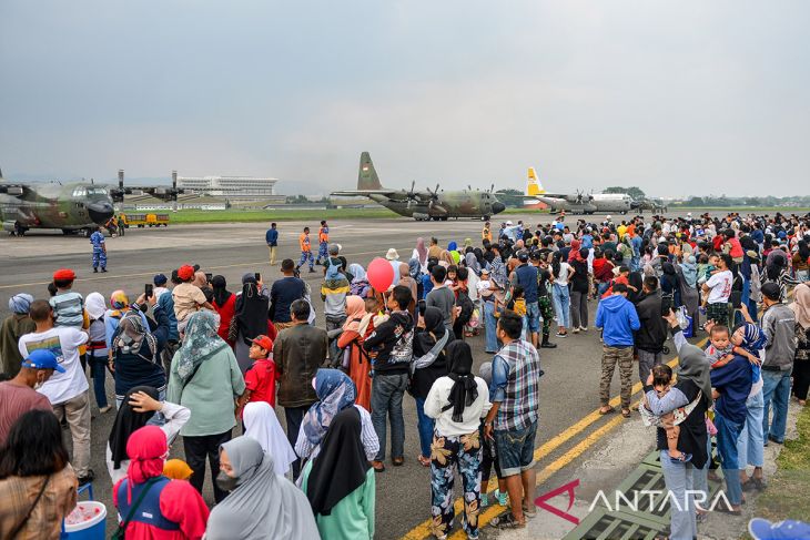 Pameran pesawat angkut di Lanud Husein Sastranegara