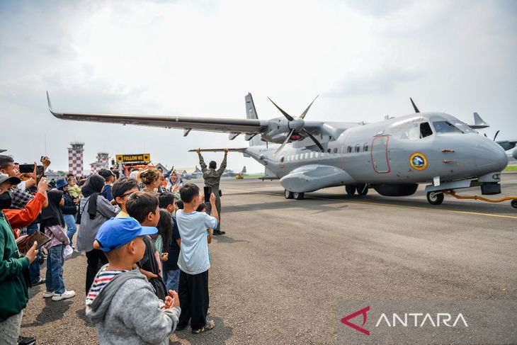 Pameran pesawat angkut di Lanud Husein Sastranegara