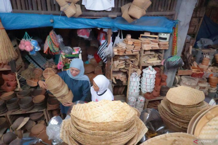 Kampanye Khofifah di Pasar Sayur Magetan