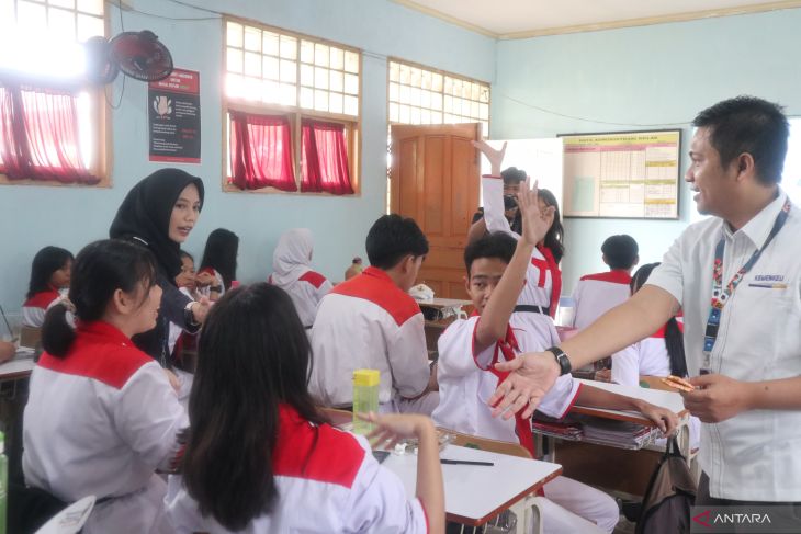 Kemenkeu Mengajar di SMKN 3 Pontianak