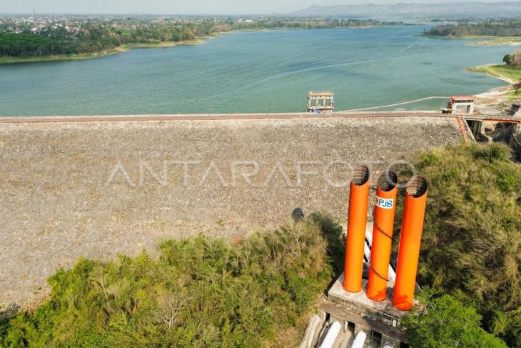 Optimalisasi Waduk Karangkates untuk pengembangan PLTS Terapung