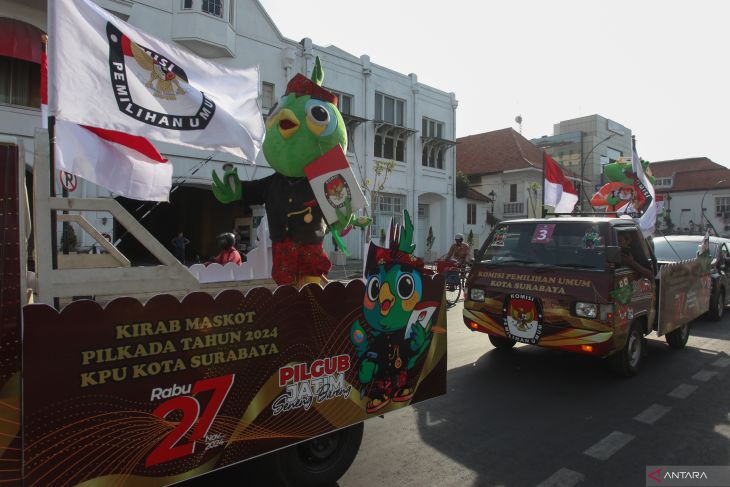 Kirab maskot Pilkada 2024 di Surabaya