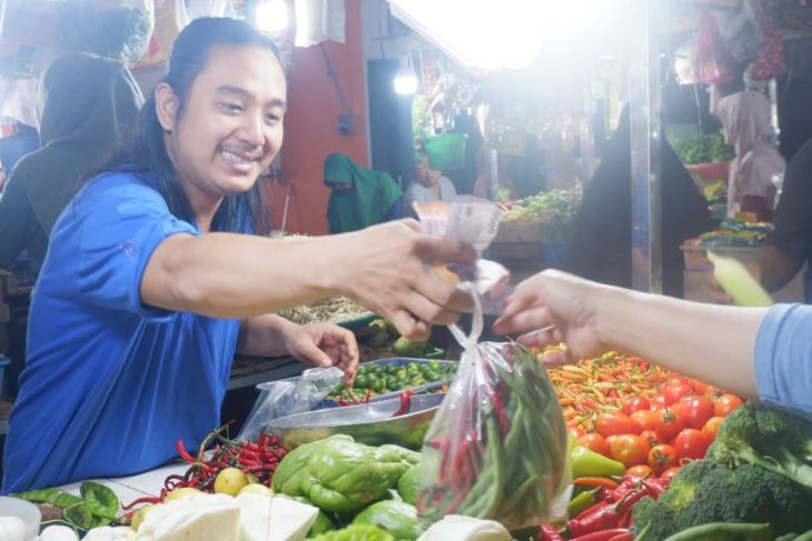 Penurunan harga cabai di Pasar Teratai Pontianak