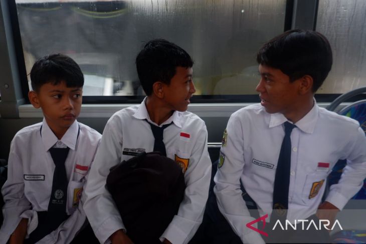 Peluncuran Bus Rapid Transit (BRT) untuk angkutan pelajar