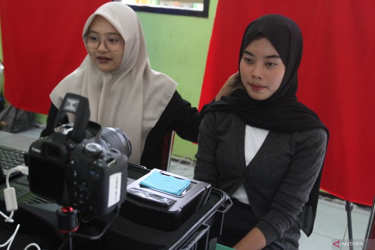 Jemput bola perekaman ktp elektronik pemilih pemula di Malang