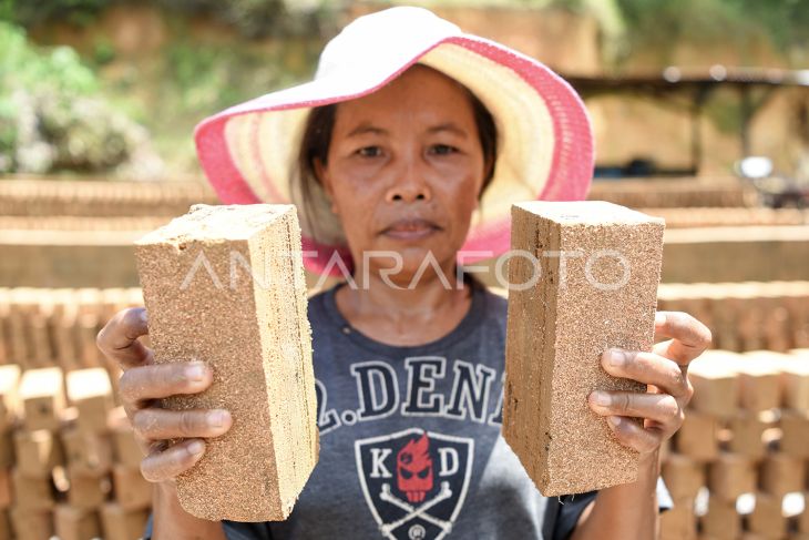 Produksi batu bata terkendala cuaca di Kaltim