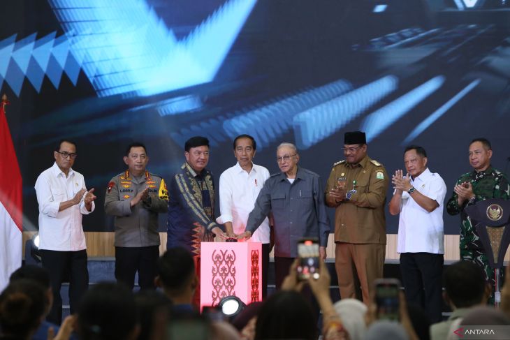 Presiden Joko Widodo resmikan gedung AMANAH