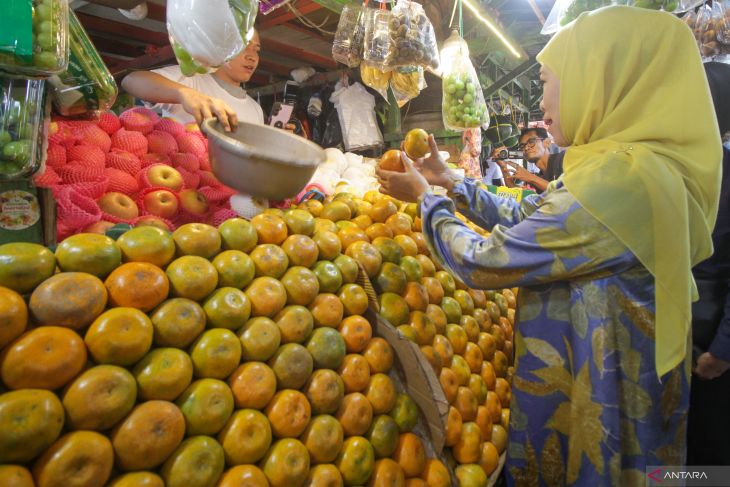 Kampanye Khofifah di Pasar Sidoarjo