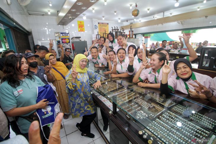 Kampanye Khofifah di Pasar Sidoarjo