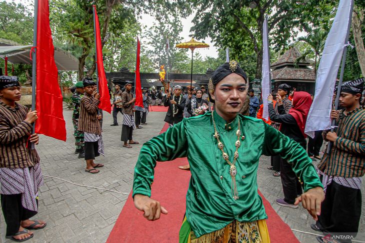 Tradisi Pengambilan Api Abadi di Bojonegoro