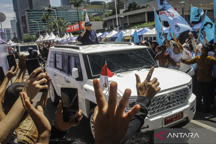 Prasiden Prabowo menyapa warga