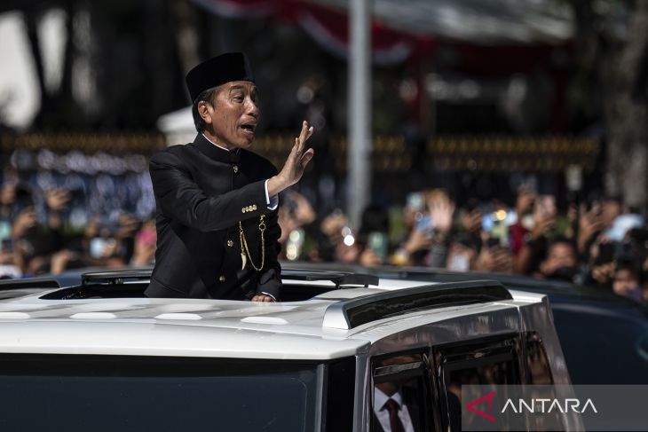 Jokowi meninggalkan Istana Merdeka