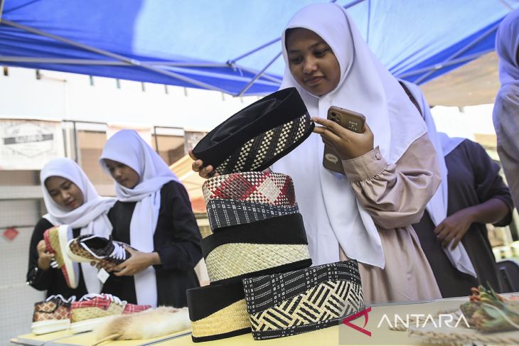 Edukasi kerajinan bambu khas Tangerang di sekolah