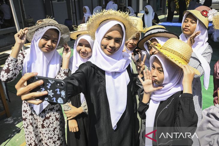 Edukasi kerajinan bambu khas Tangerang di sekolah