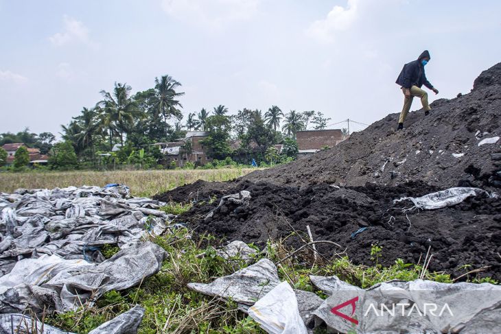 Investigasi pembuangan limbah batu bara di Kabupaten Bandung Barat