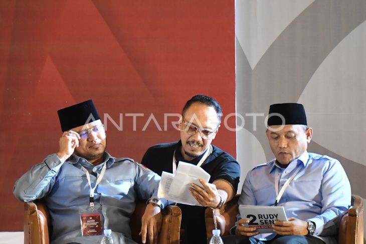 Debat pertama Pilgub Kaltim 2024