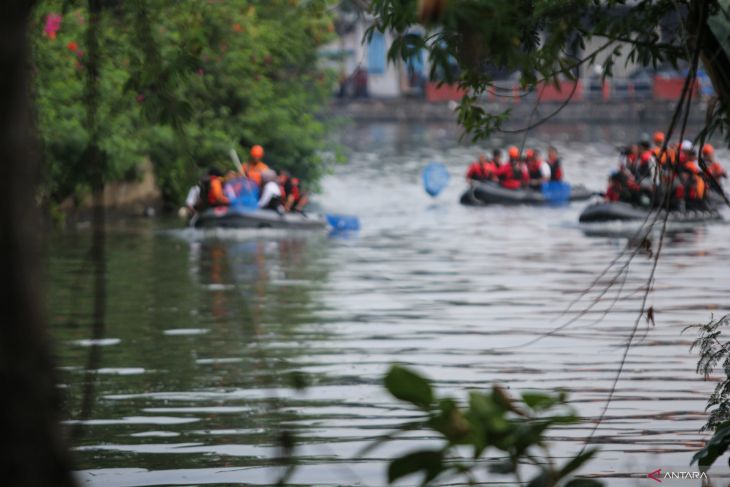 Kerja bakti massal di Surabaya