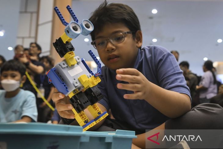 Lomba robotika dan inovasi teknologi di Tangsel