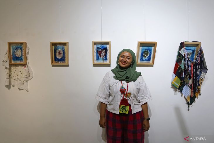 Pameran seni visual alam bawah sadar dalam tiga babak