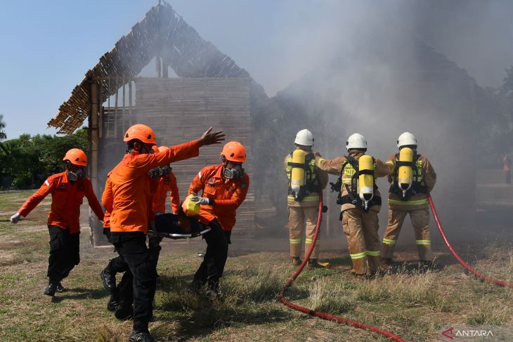 Pelatihan dan Simulasi Penanggulangan Kebakaran di Madiun