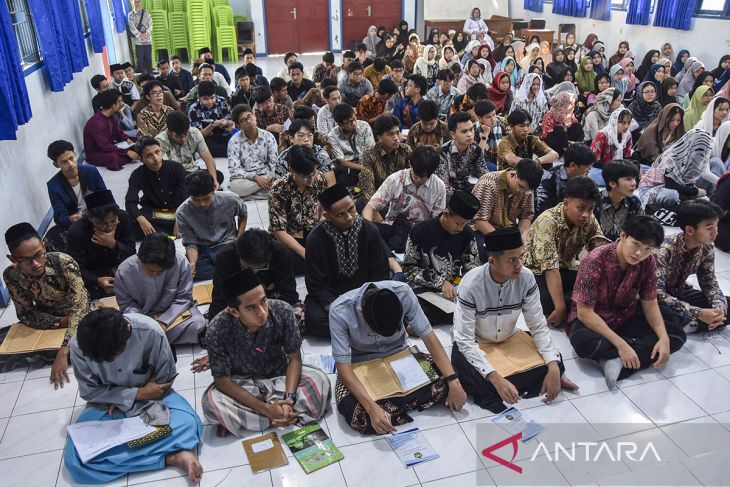 Menanamkan tolerasi antarumat beragama pada generasi muda