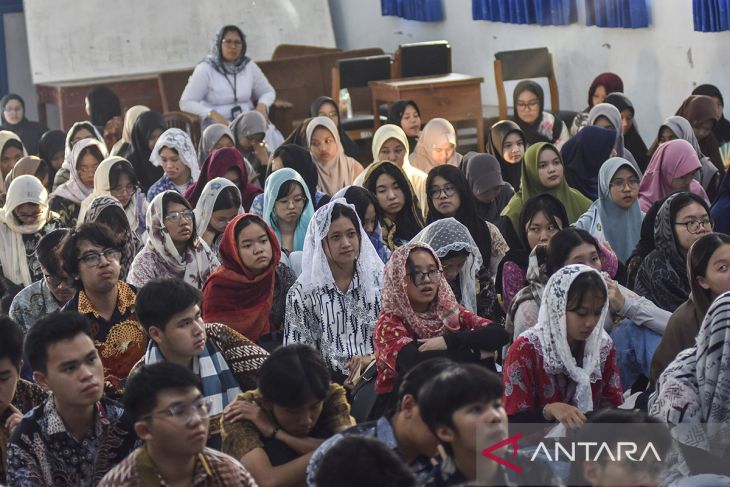 Menanamkan tolerasi antarumat beragama pada generasi muda