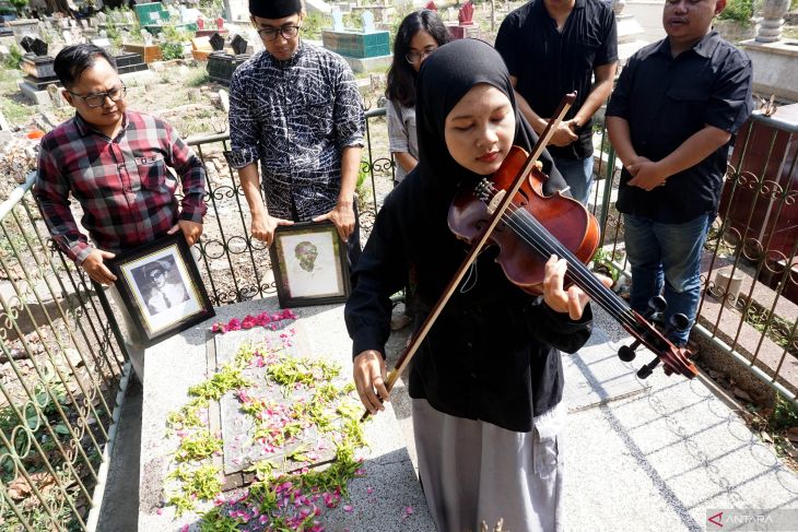 Ziarah makam guru WR Supratman di Tulungagung