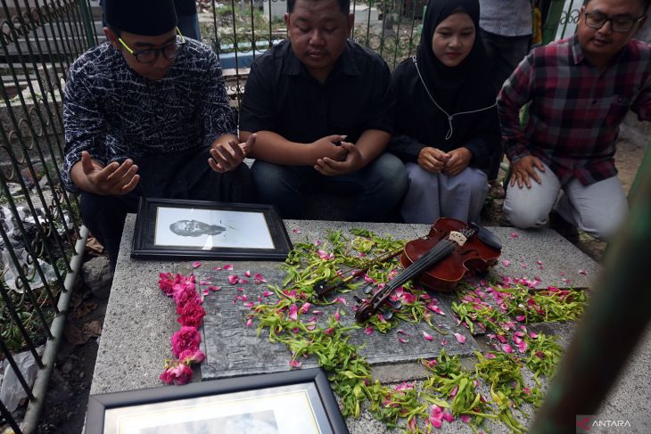 Ziarah makam guru WR Supratman di Tulungagung