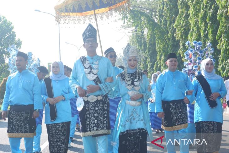 Lomba arakan pengantin HUT ke-253 Kota Pontianak