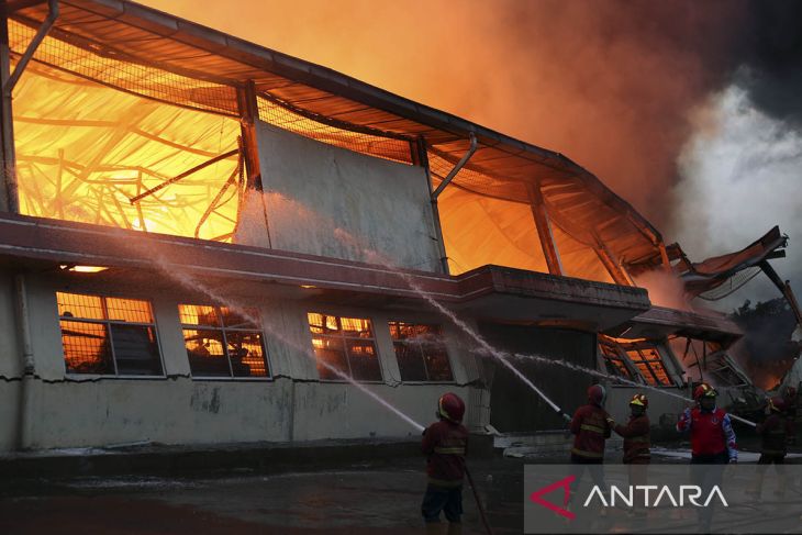 Kebakaran pergudangan di Kota Tangerang