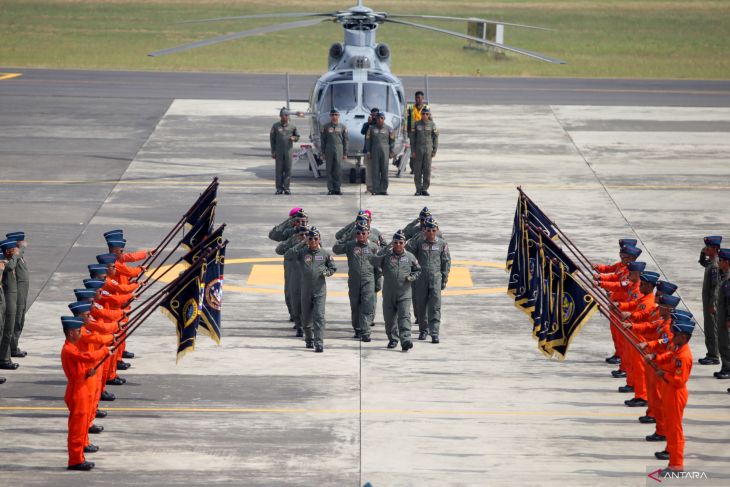 Penyematan brevet kehormatan Penerbang TNI AL