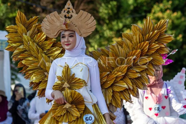 Karnaval Busana Daur Ulang