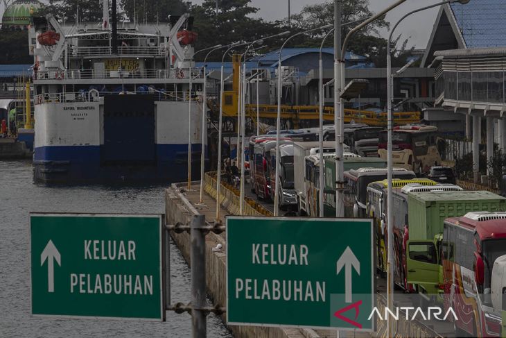 Kenaikan tarif angkutan penyeberangan kelas ekonomi ditunda