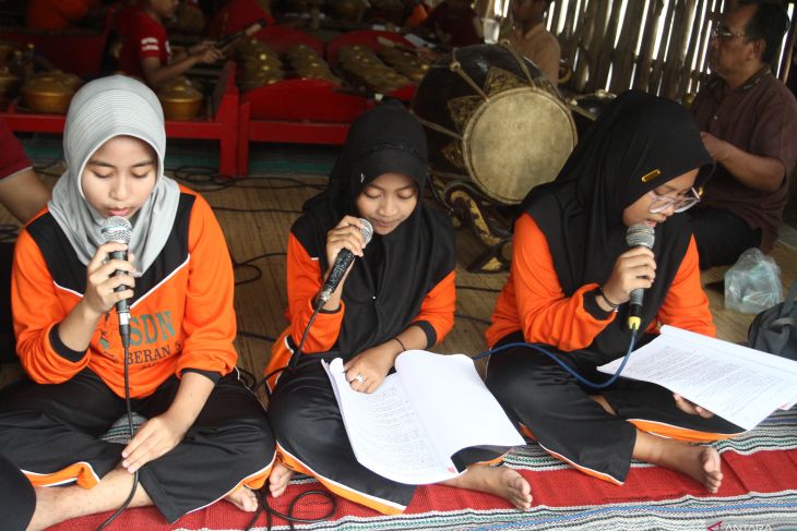 Pelatihan karawitan dan sinden untuk siswa SD di Ngawi