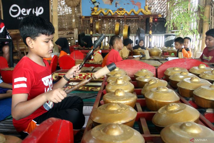 Pelatihan karawitan dan sinden untuk siswa SD di Ngawi