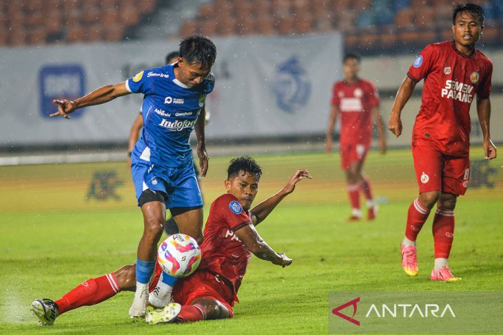 Persib Bandung ditahan imbang Semen Padang