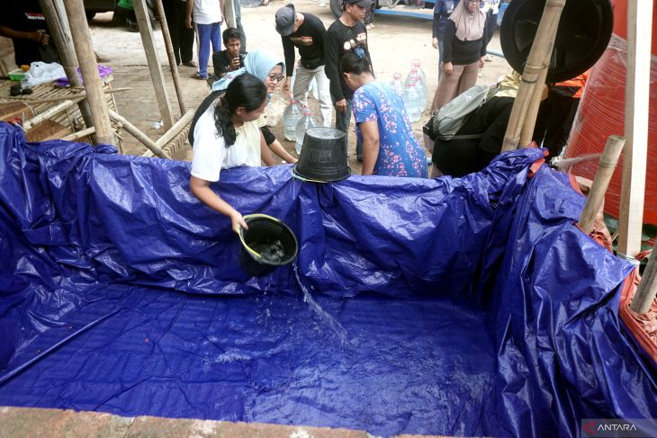 Bantuan air bersih warga terdampak kekeringan di Trenggalek