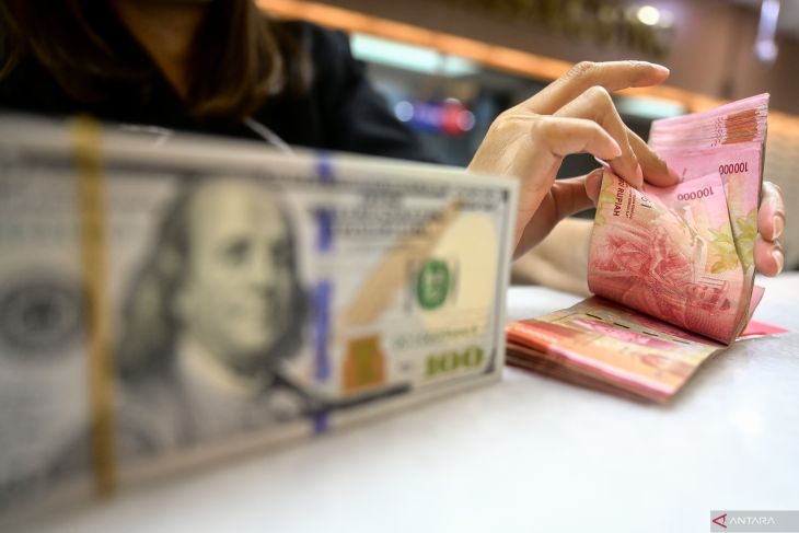 Rupiah hari ini melemah jadi Rp17.738 per dolar AS